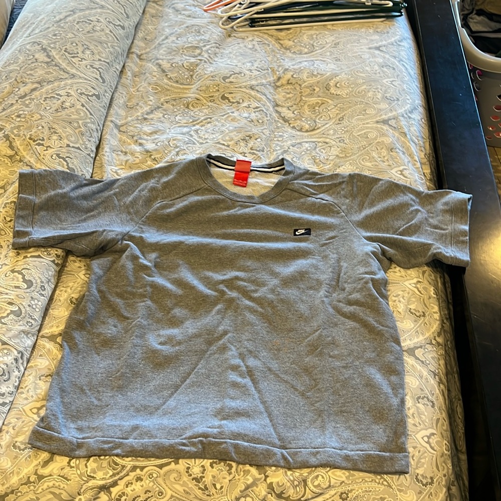 Men’s NIKE short sleeve sweatshirt